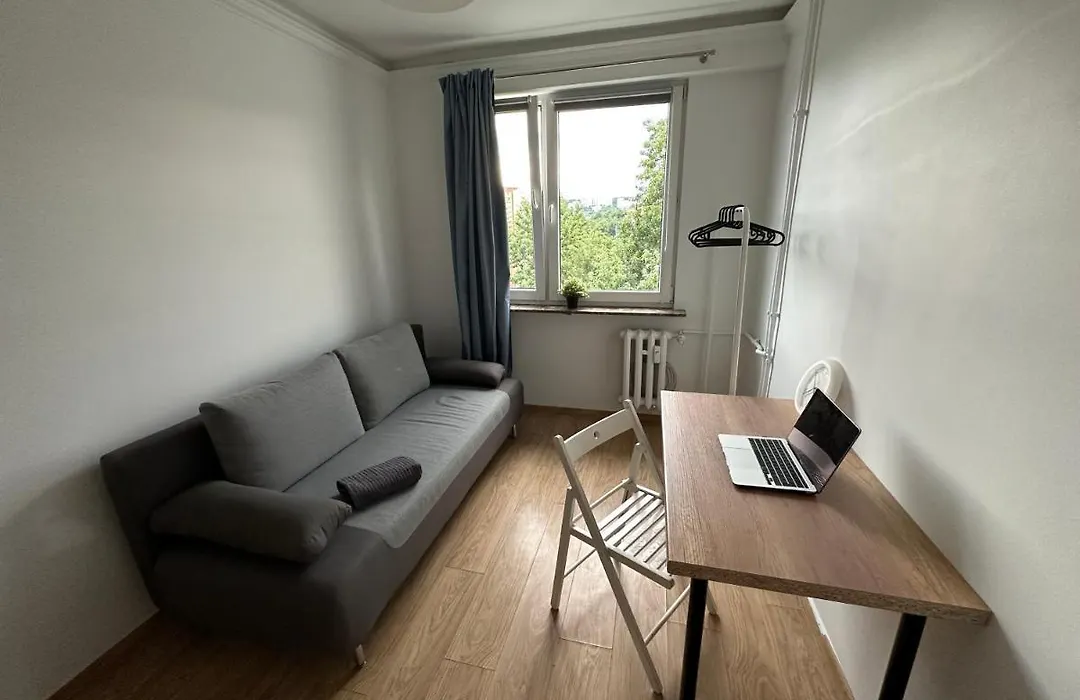 Rooms4Less-1